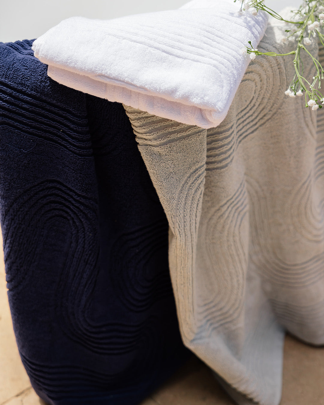 Zigzag Jacquard Towel 600 GSM