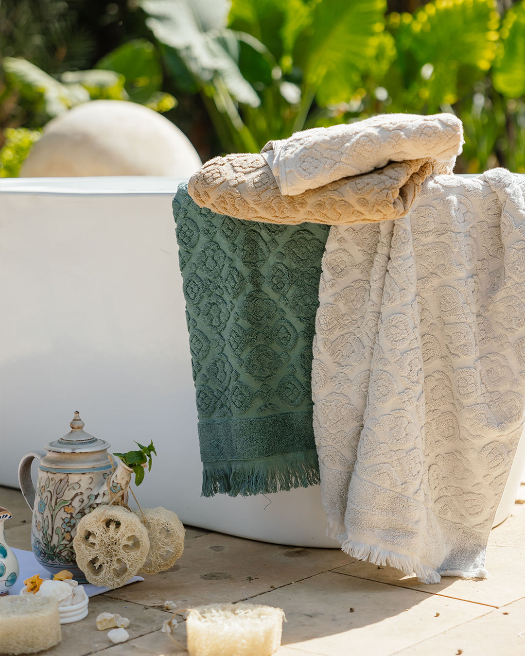 Arabesque Jacquard Towel 600 GSM