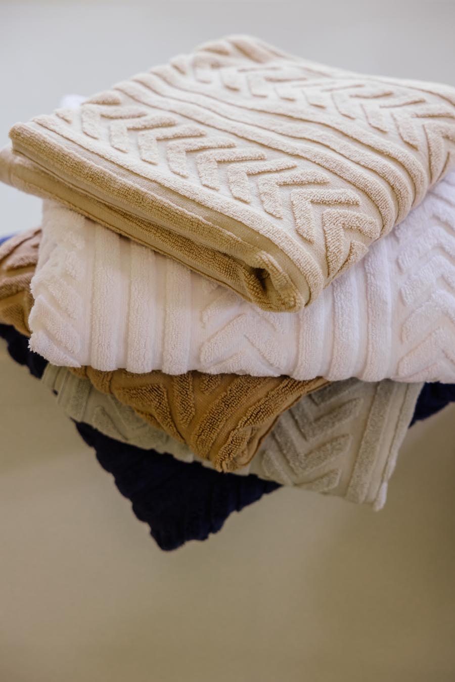 Streams Jacquard Towel 600 GSM