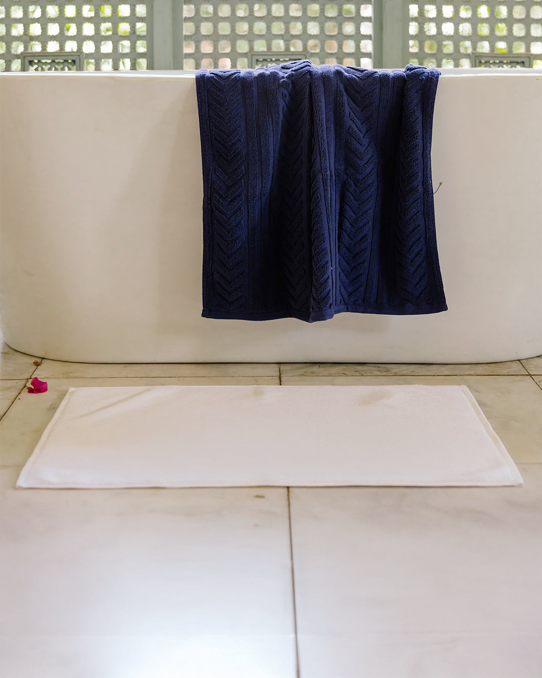 Plain Bath Mat 900 GSM