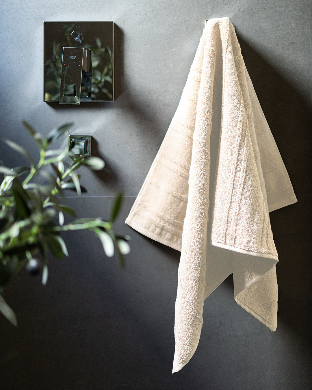 Divine Jacquard Towel 550GSM