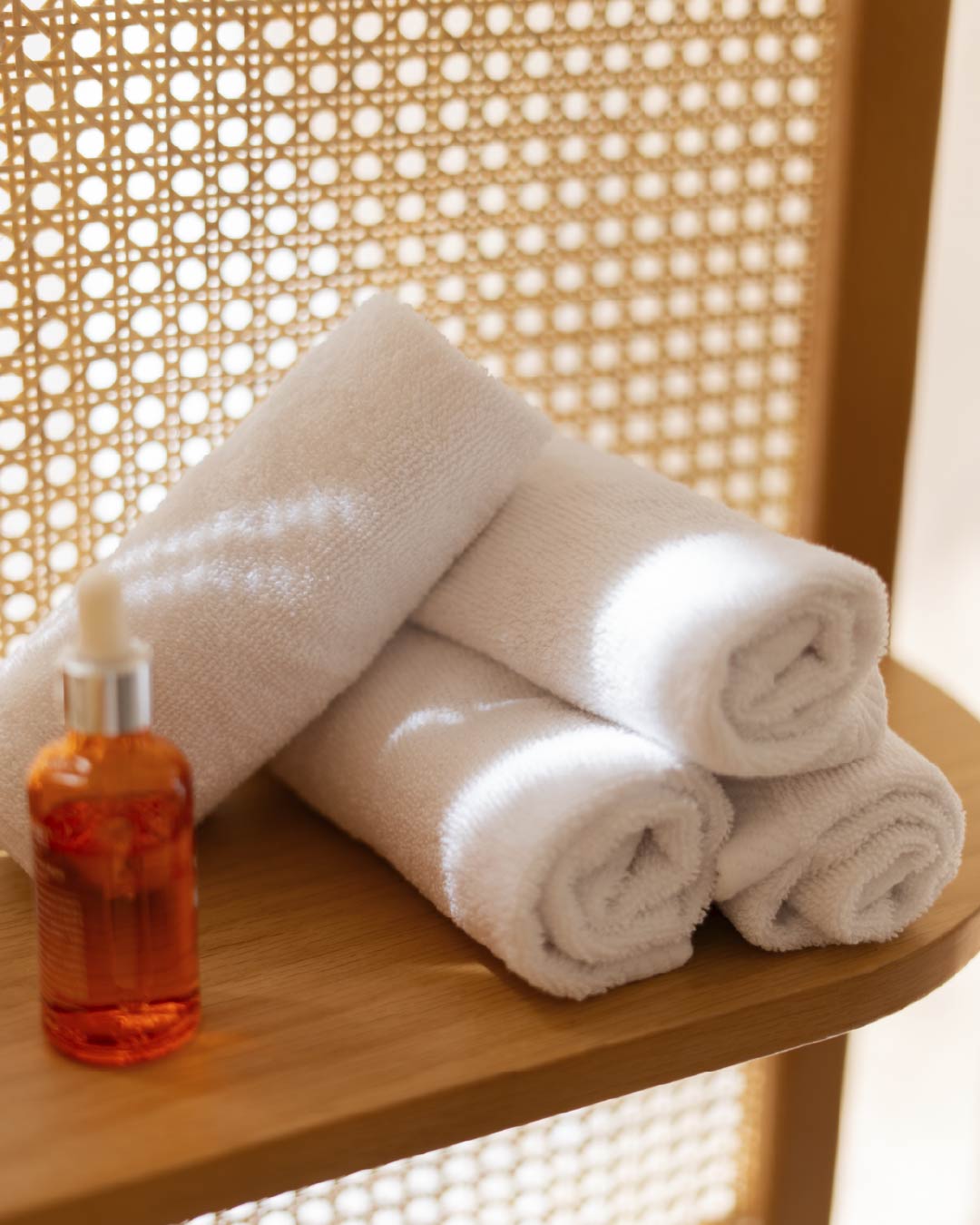 4 White Hand Towels Bundle