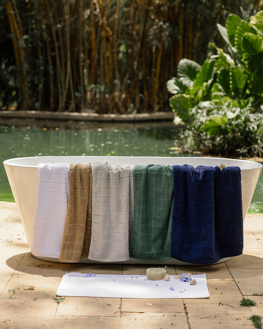 Grid Jacquard Towel 600 GSM (Outlet)
