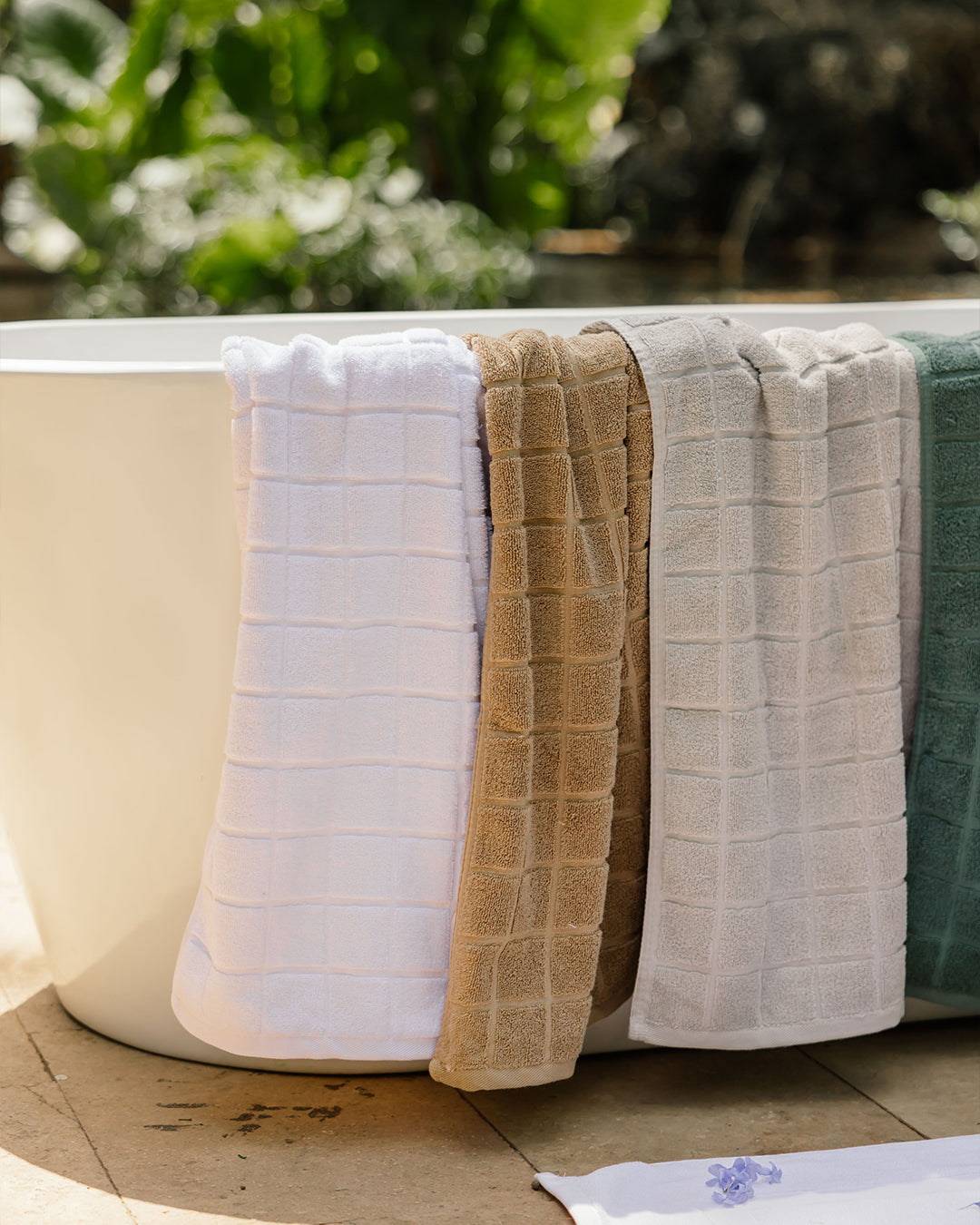 Grid Jacquard Towel 600 GSM (Outlet)