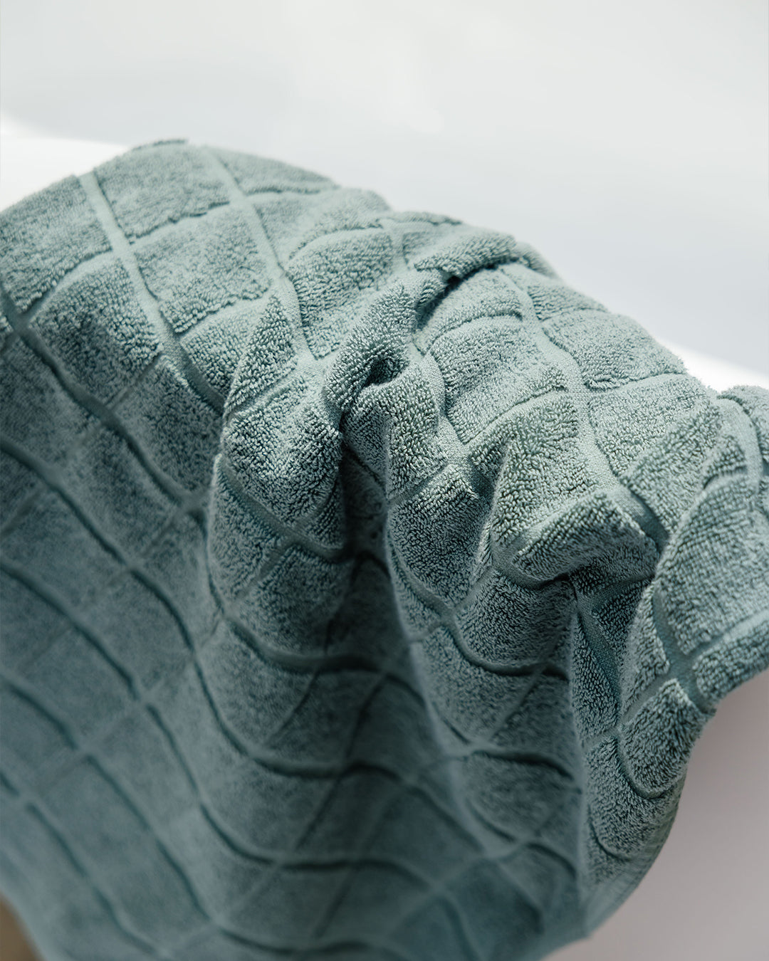 Grid Jacquard Towel 600 GSM (Outlet)