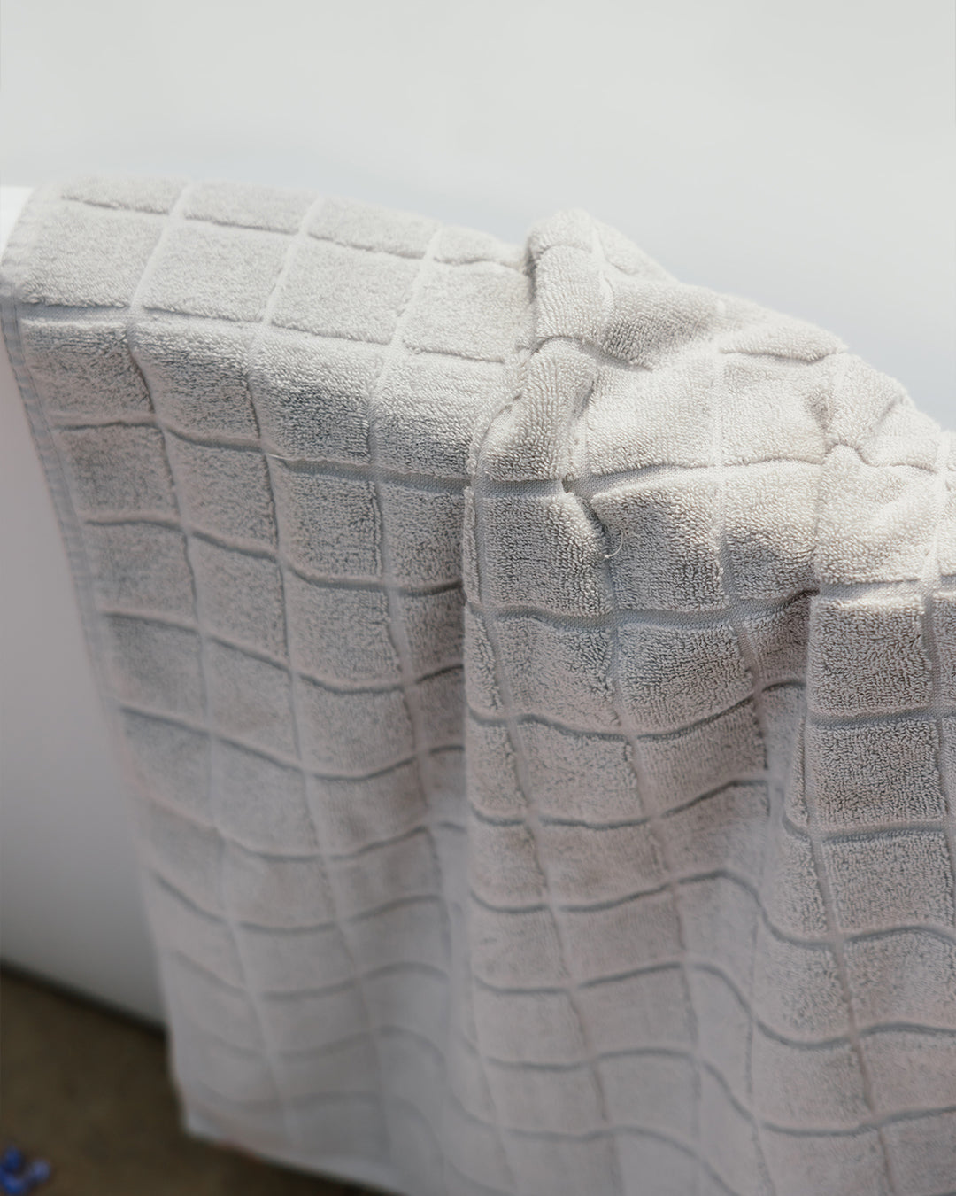 Grid Jacquard Towel 600 GSM (Outlet)