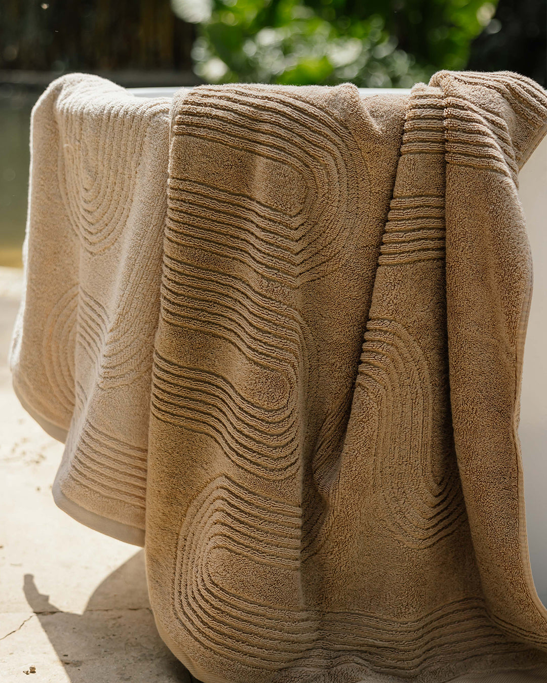 Zigzag Jacquard Towel 600 GSM (Outlet)