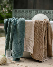 Zigzag Jacquard Towel 600 GSM