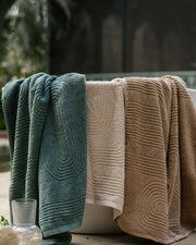 Zigzag Jacquard Towel 600 GSM (Outlet)
