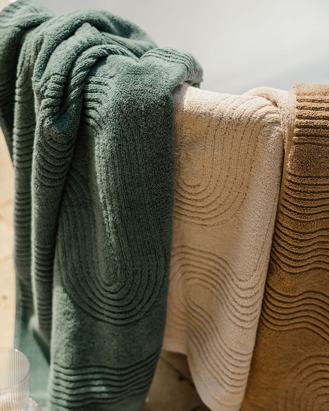 Zigzag Jacquard Towel 600 GSM (Outlet)