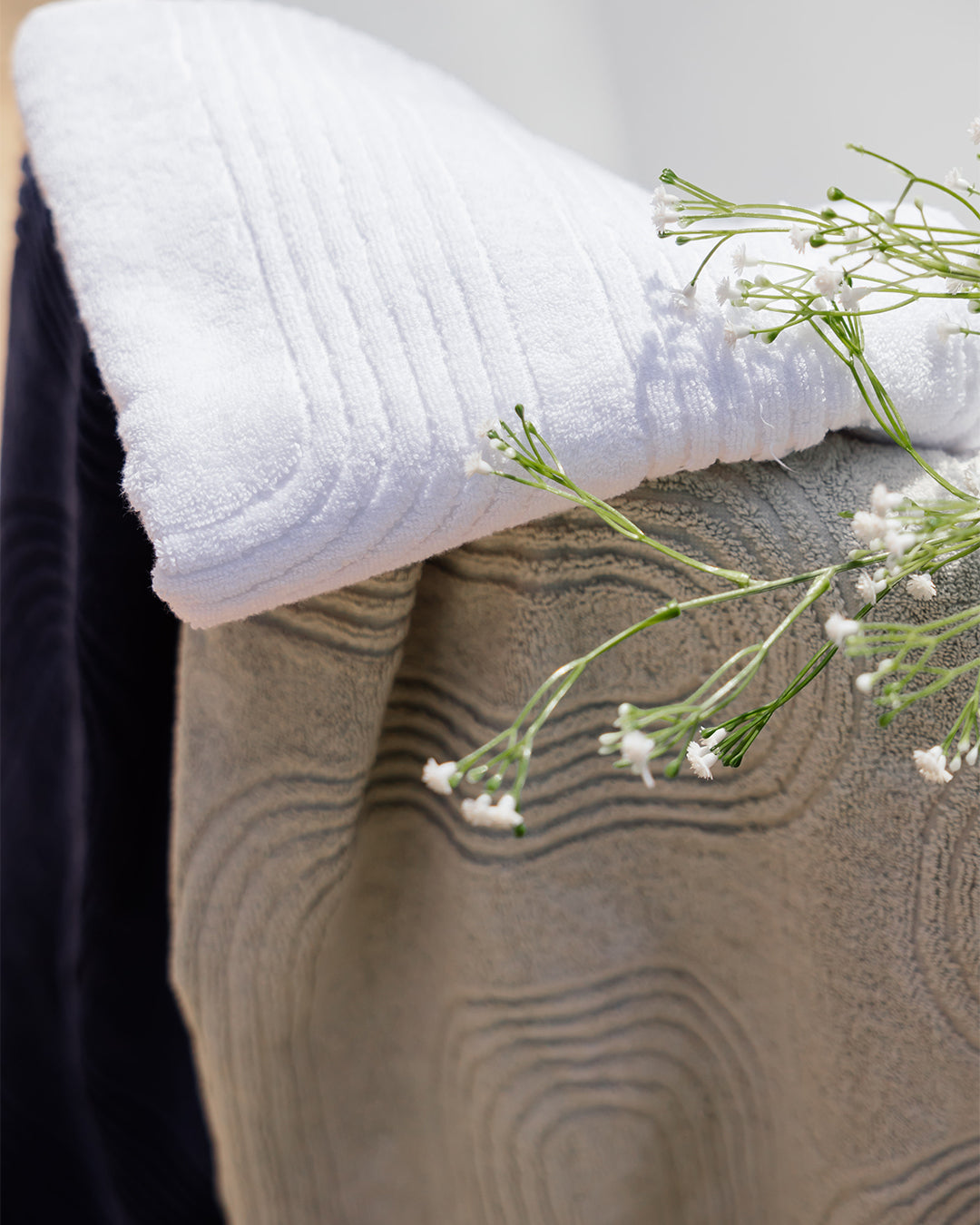 Zigzag Jacquard Towel 600 GSM (Outlet)