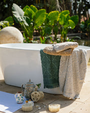 Arabesque Jacquard Towel 600 GSM