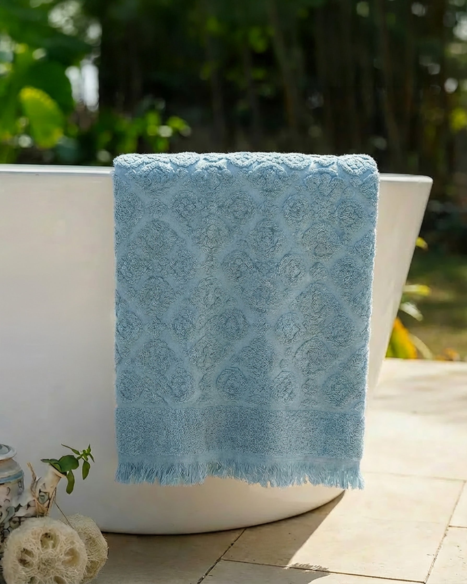 Arabesque Jacquard Towel 600 GSM (Outlet)