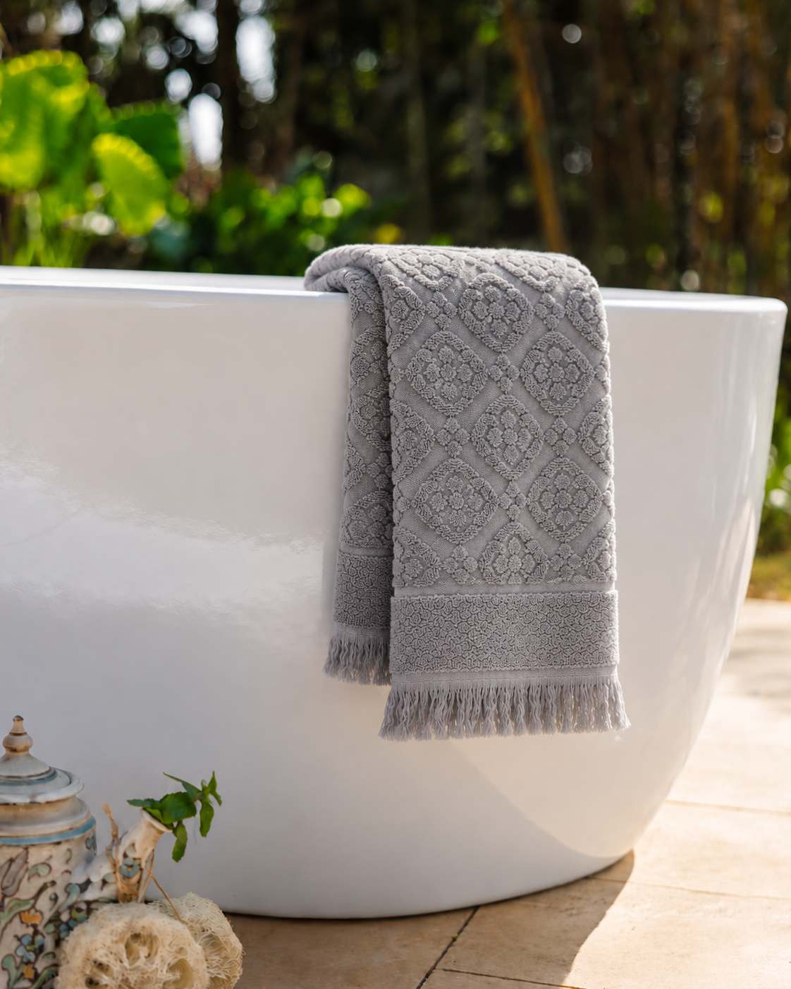 Arabesque Jacquard Towel 600 GSM