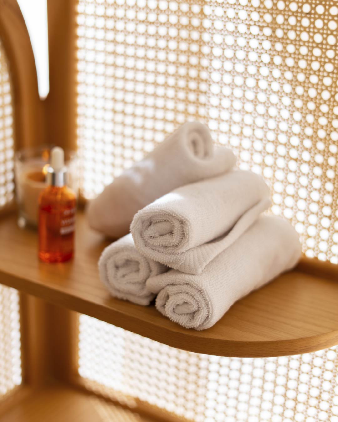 4 White Hand Towels Bundle