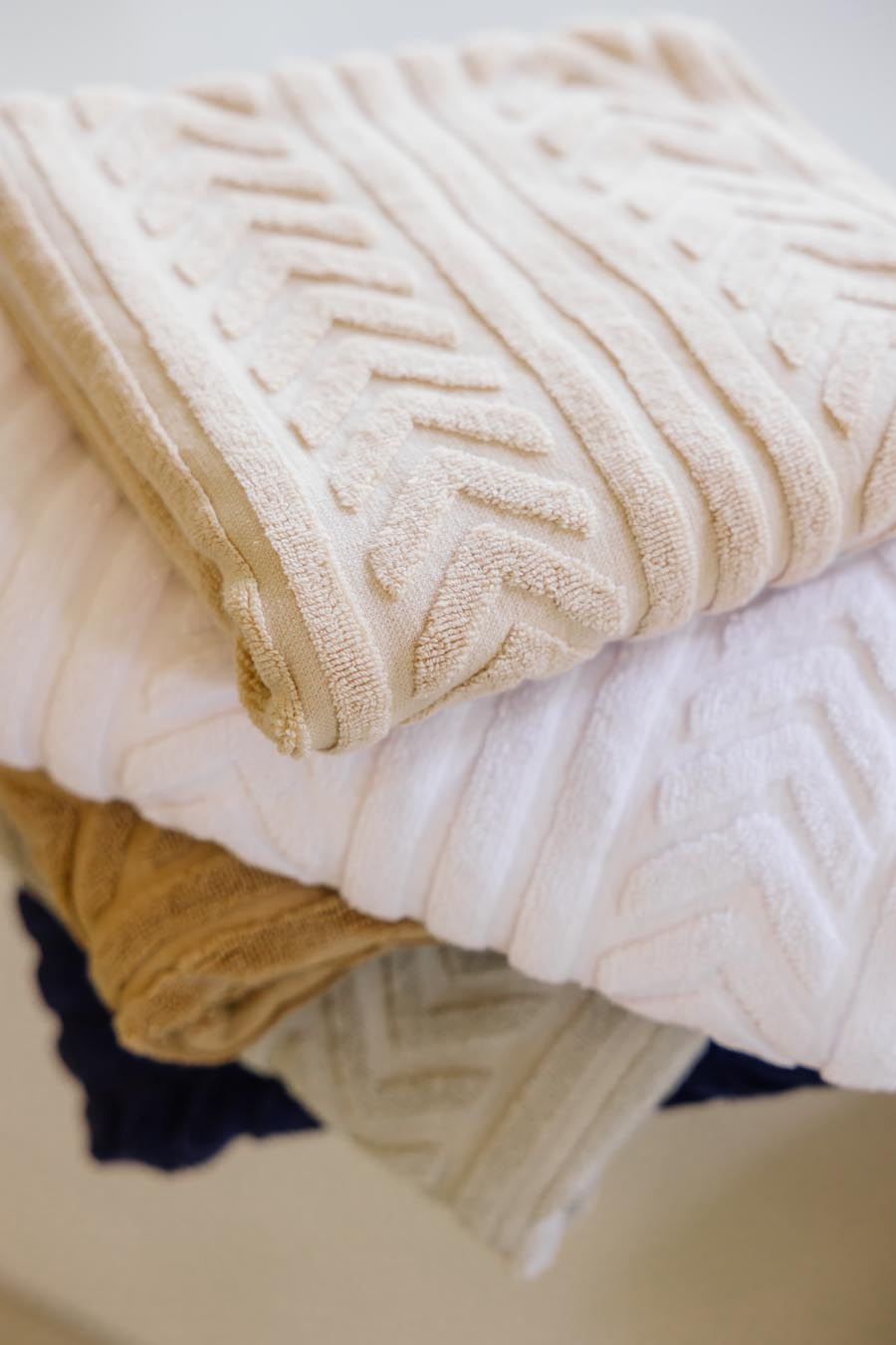 Streams Jacquard Towel 600 GSM (Outlet)