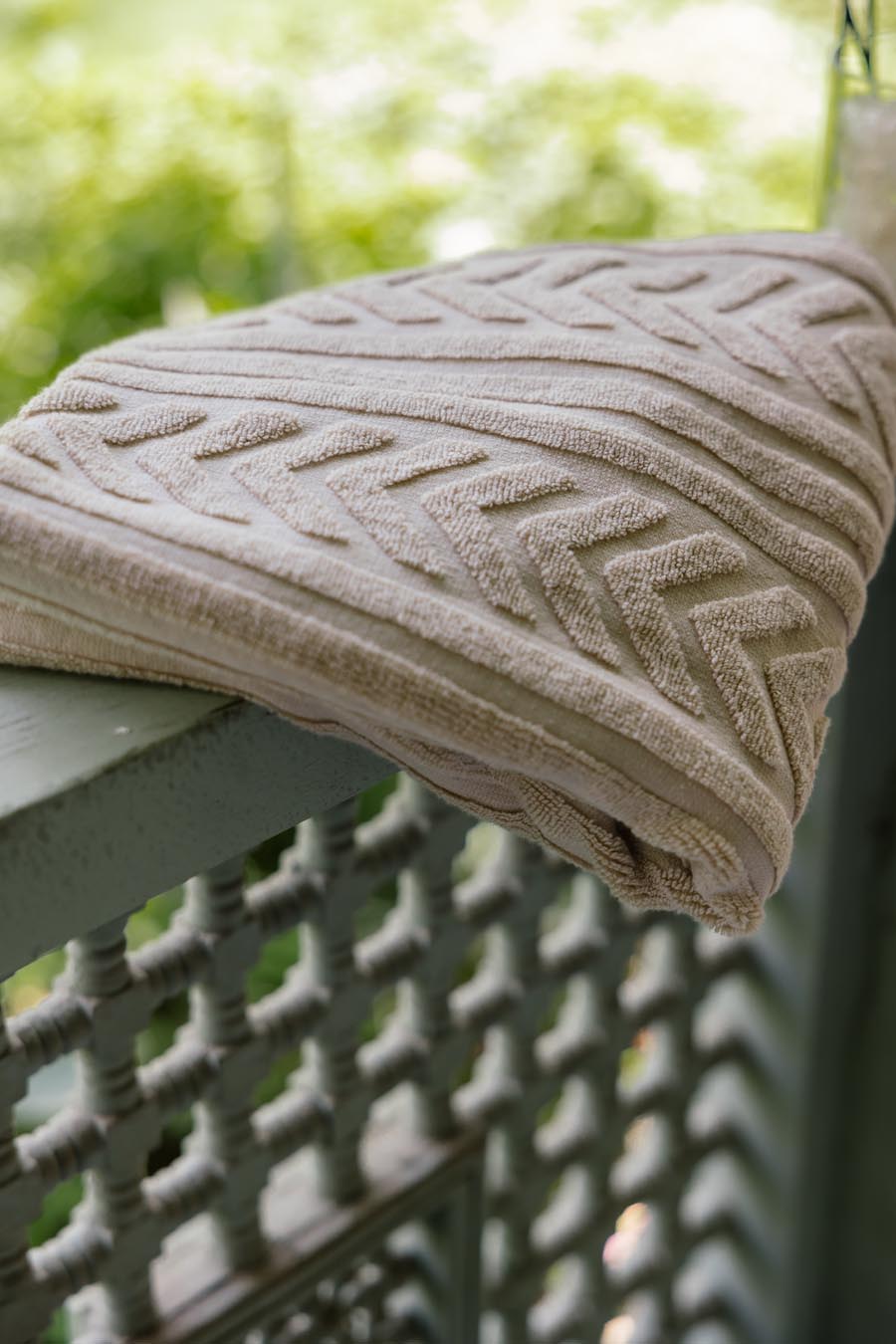 Streams Jacquard Towel 600 GSM (Outlet)