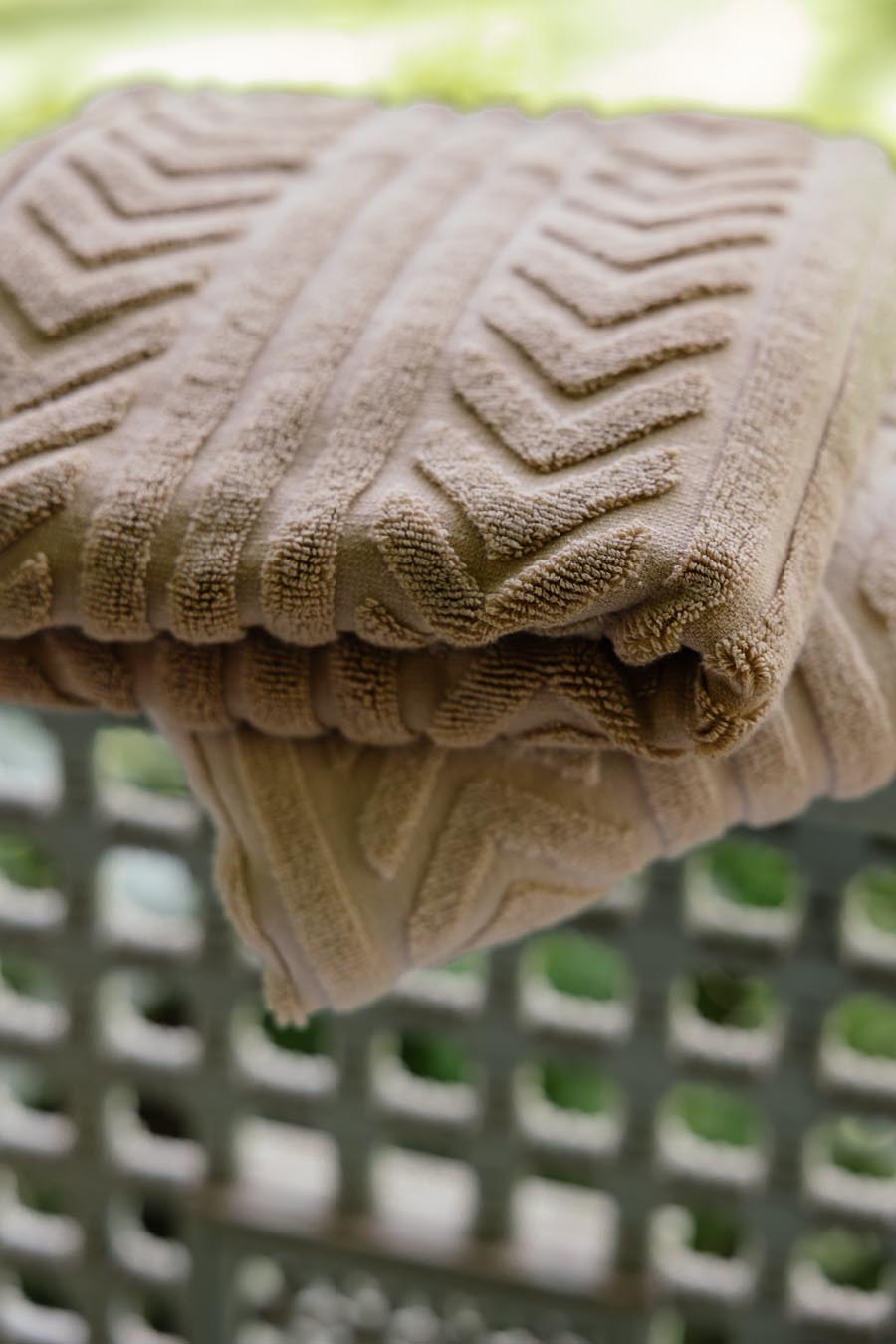 Streams Jacquard Towel 600 GSM (Outlet)