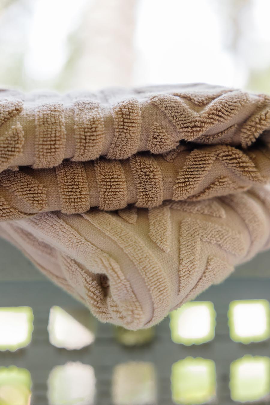 Streams Jacquard Towel 600 GSM (Outlet)