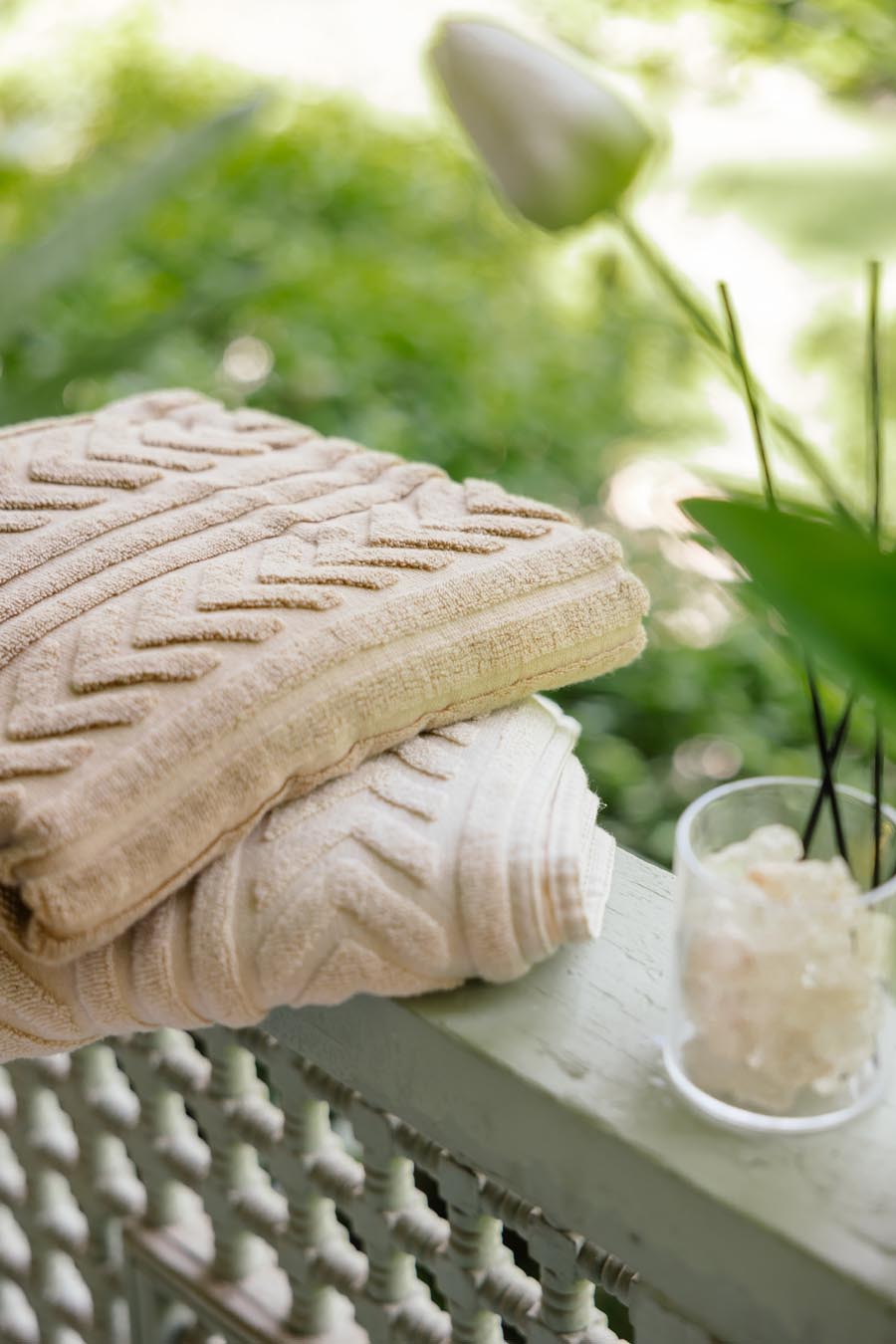 Streams Jacquard Towel 600 GSM (Outlet)