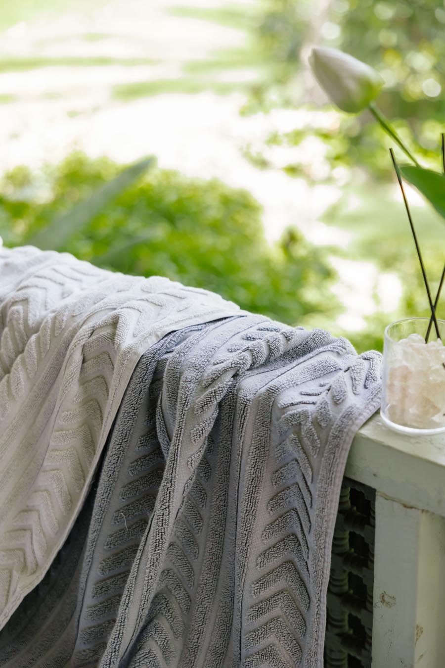 Streams Jacquard Towel 600 GSM (Outlet)