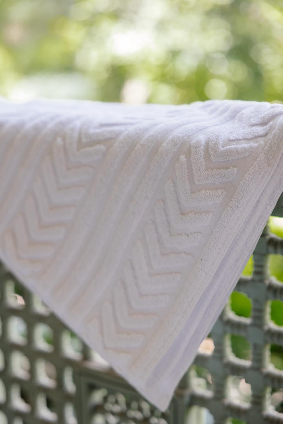 Streams Jacquard Towel 600 GSM (Outlet)