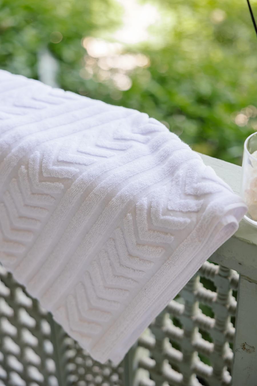 Streams Jacquard Towel 600 GSM (Outlet)