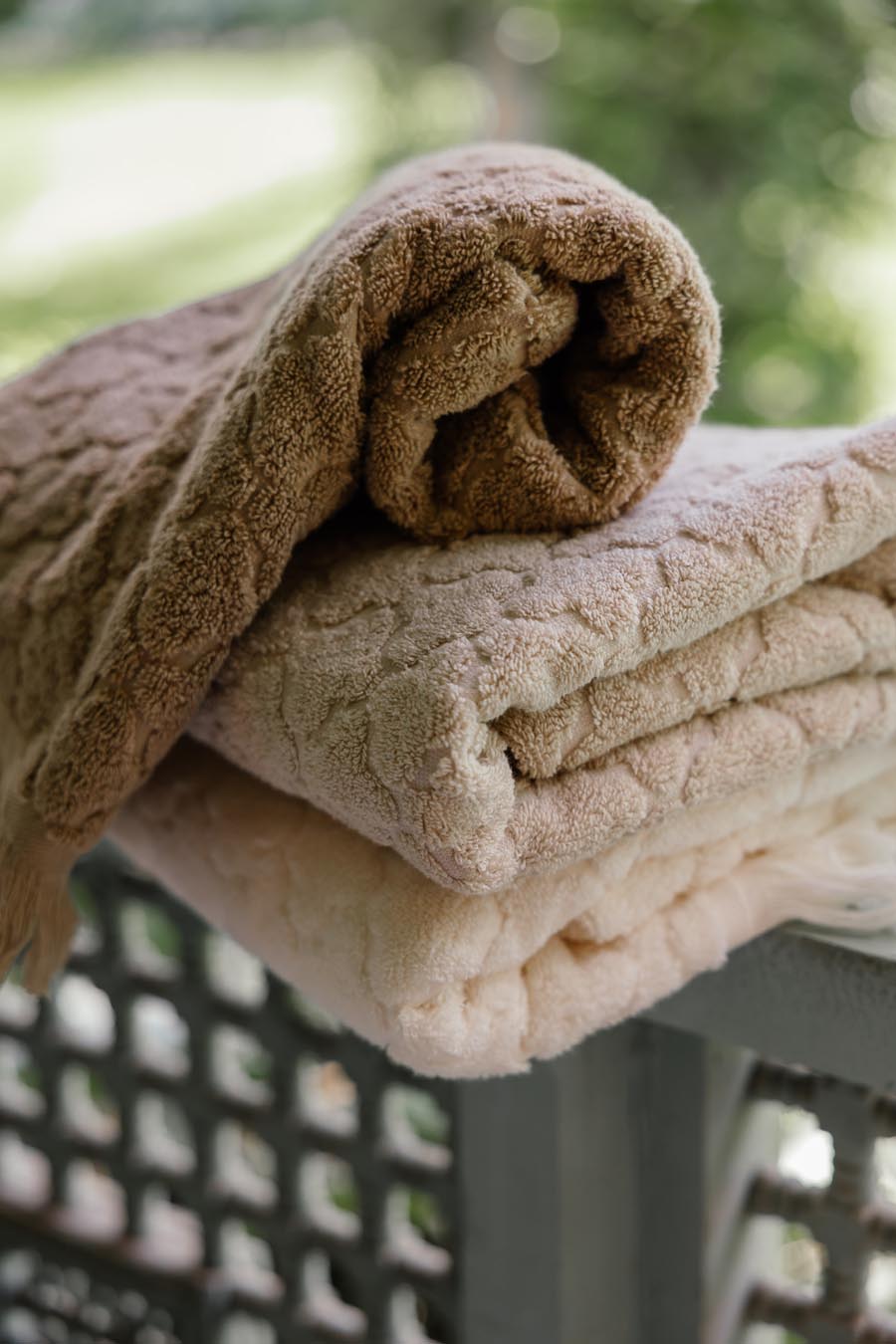 Trifle Jacquard Towel 600 GSM (Outlet)