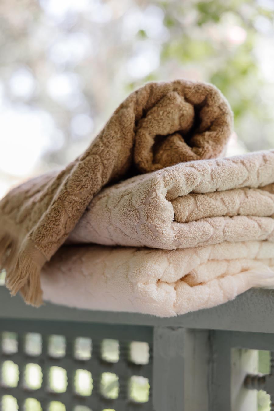 Trifle Jacquard Towel 600 GSM (Outlet)