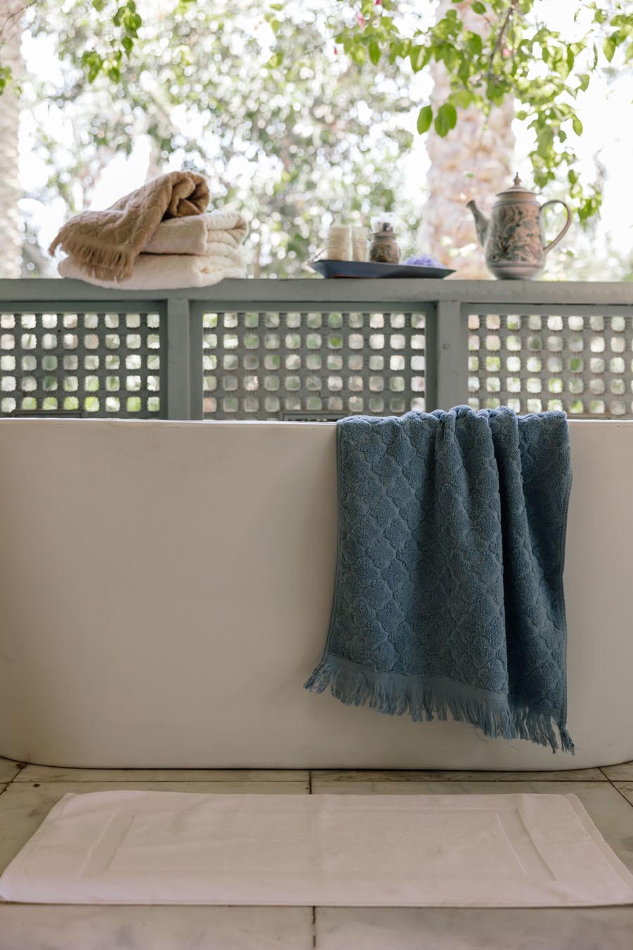 Trifle Jacquard Towel 600 GSM (Outlet)