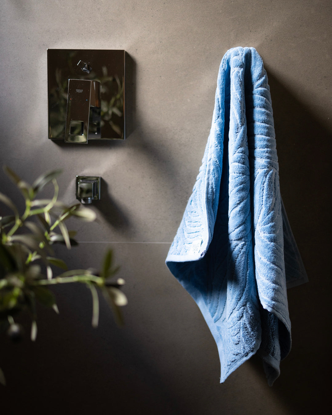 Vine Jacquard Towel 600GSM (Outlet)