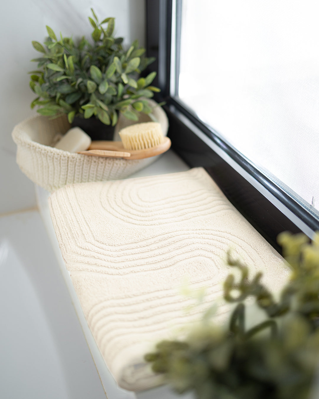 Zigzag Jacquard Towel 600 GSM (Outlet)