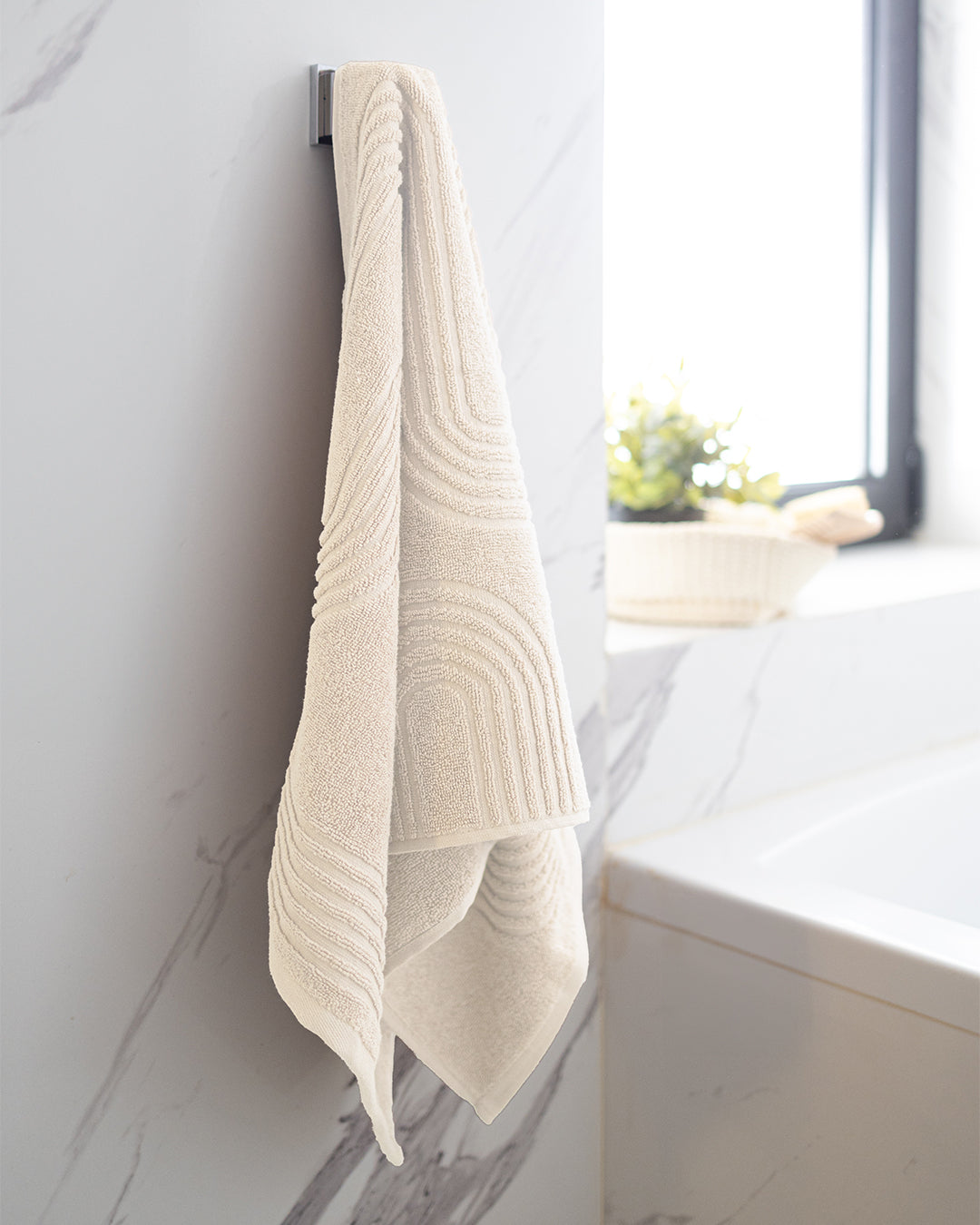 Zigzag Jacquard Towel 600 GSM (Outlet)