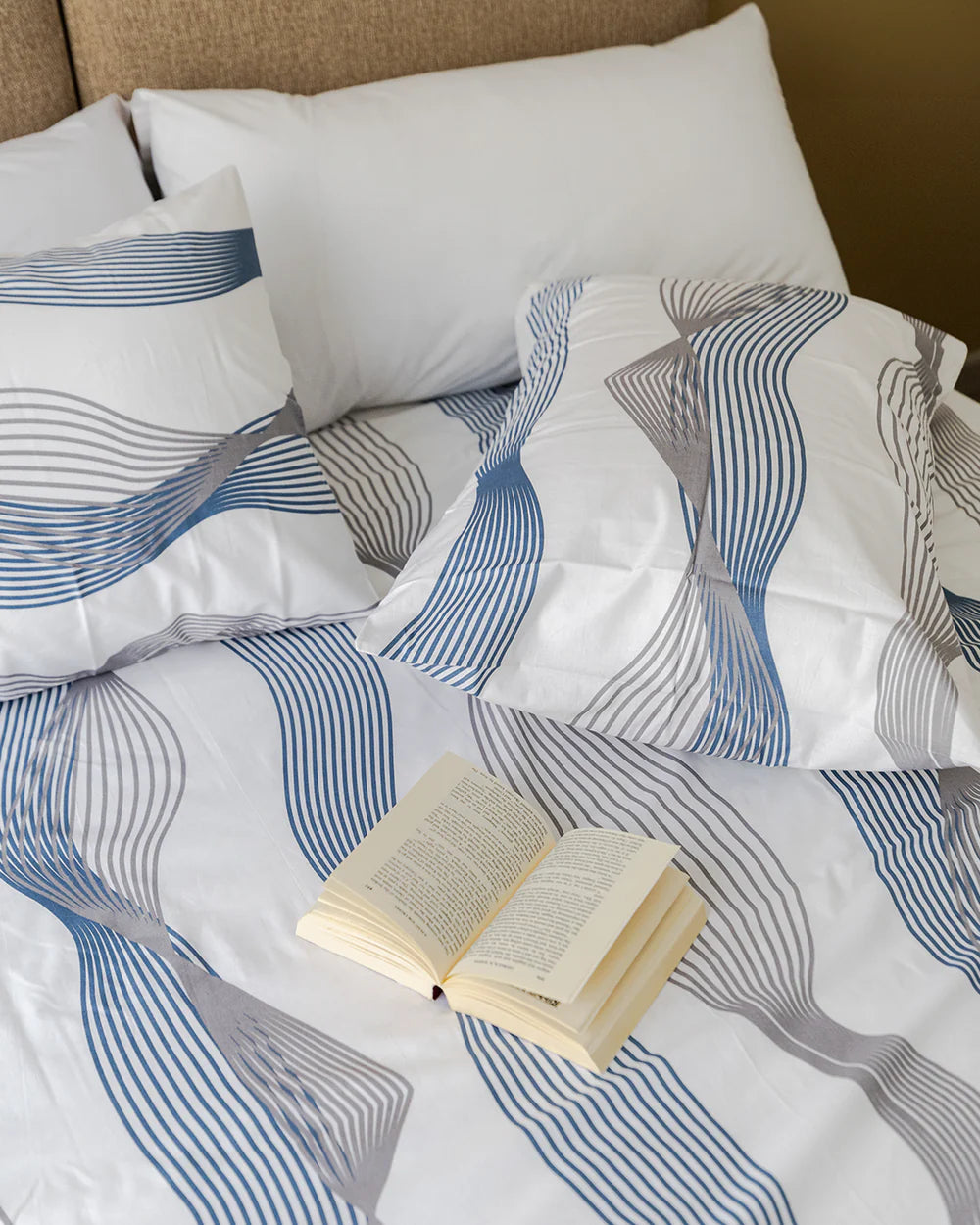 Waves Bedsheet + Fleece Blanket