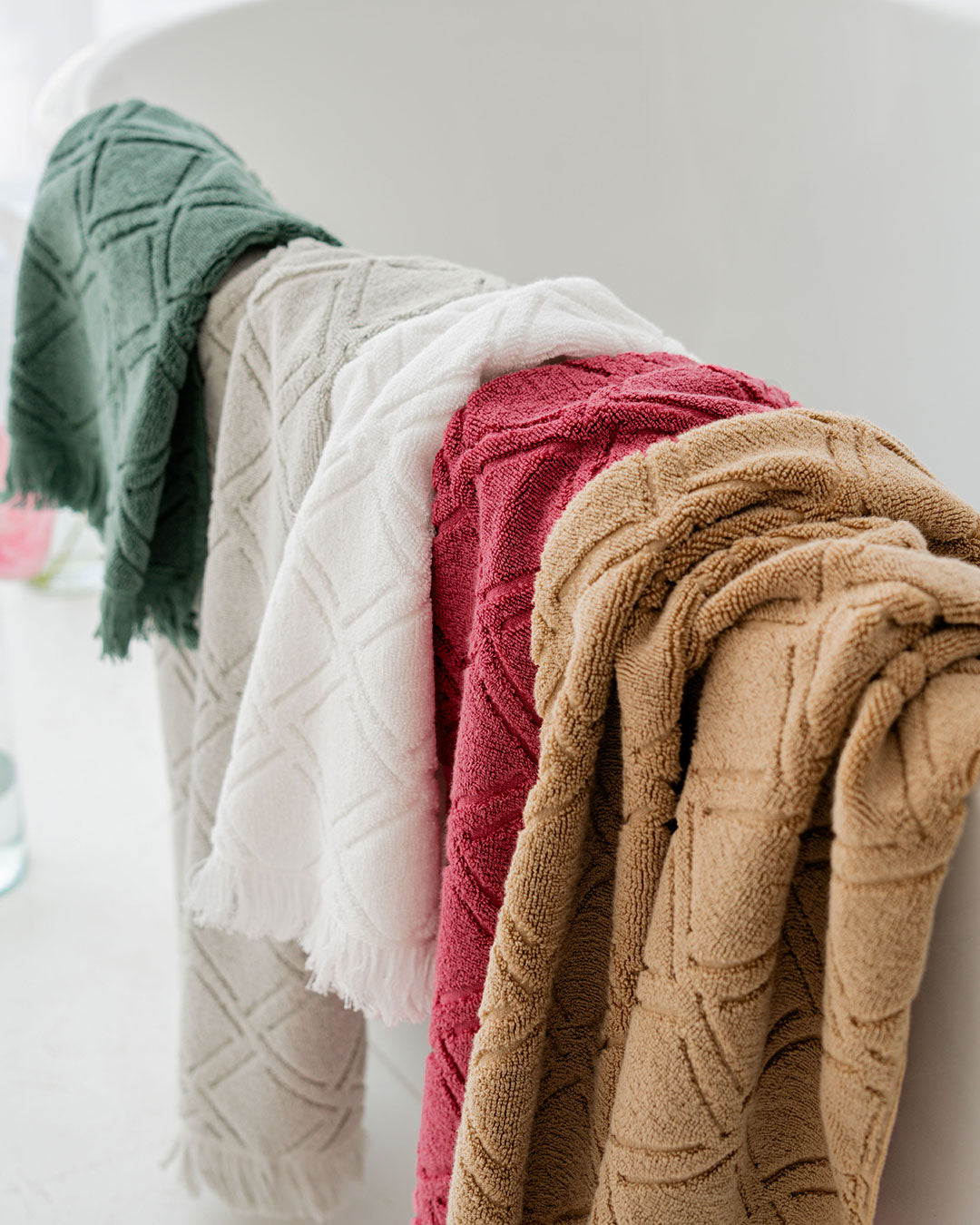 Delight Jacquard Towel 600GSM (Outlet)