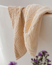 Vine Jacquard Towel 600GSM (Outlet)