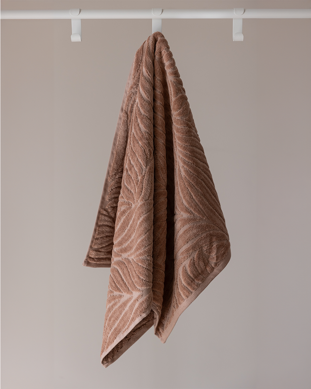 Vine Jacquard Towel 600GSM (Outlet)