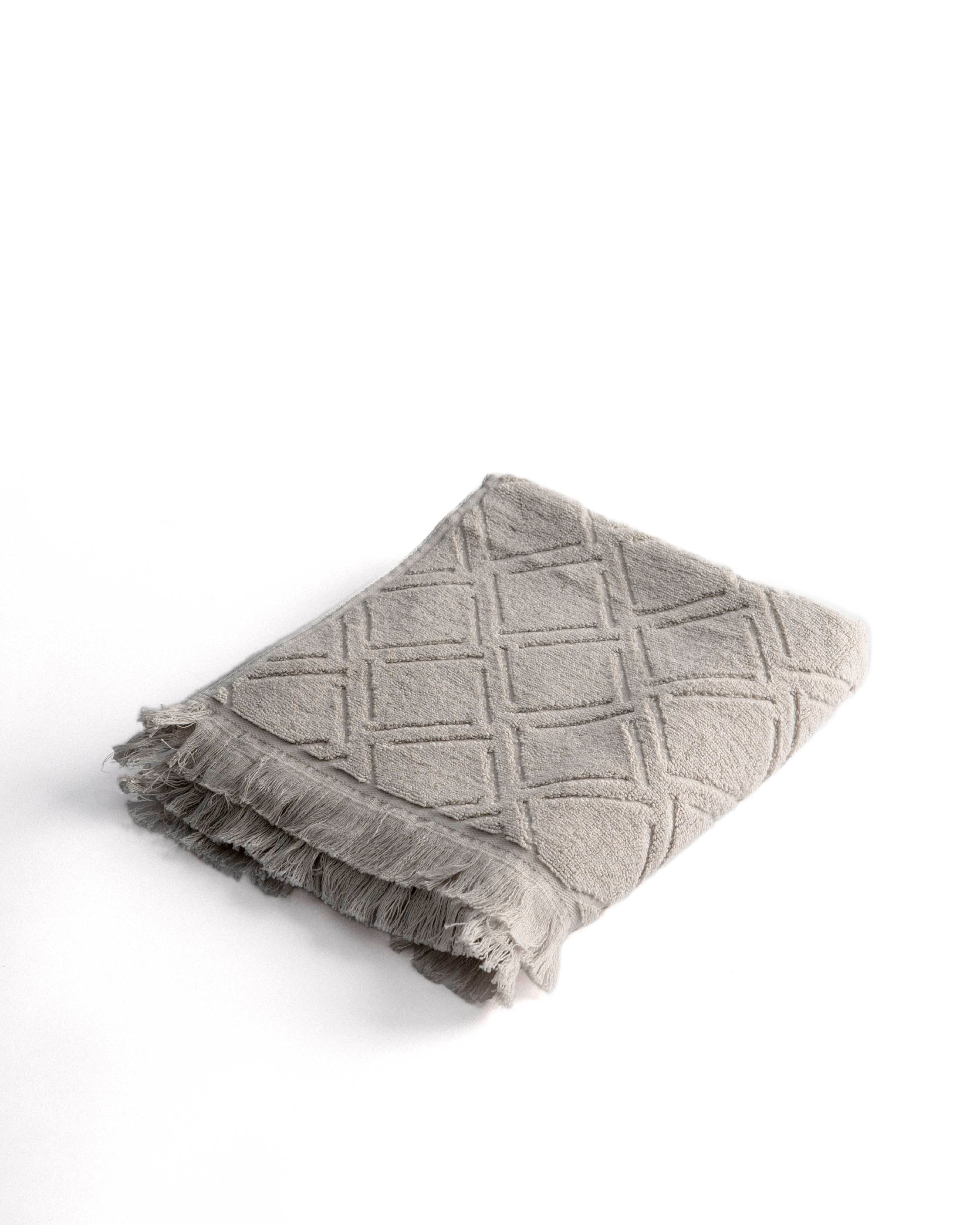 Delight Jacquard Towel 600GSM (Outlet)