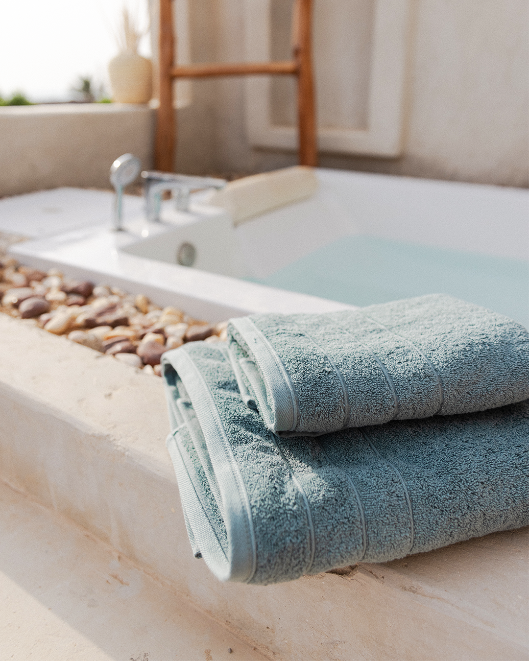 Essential Trim Towel 600 GSM (Outlet)