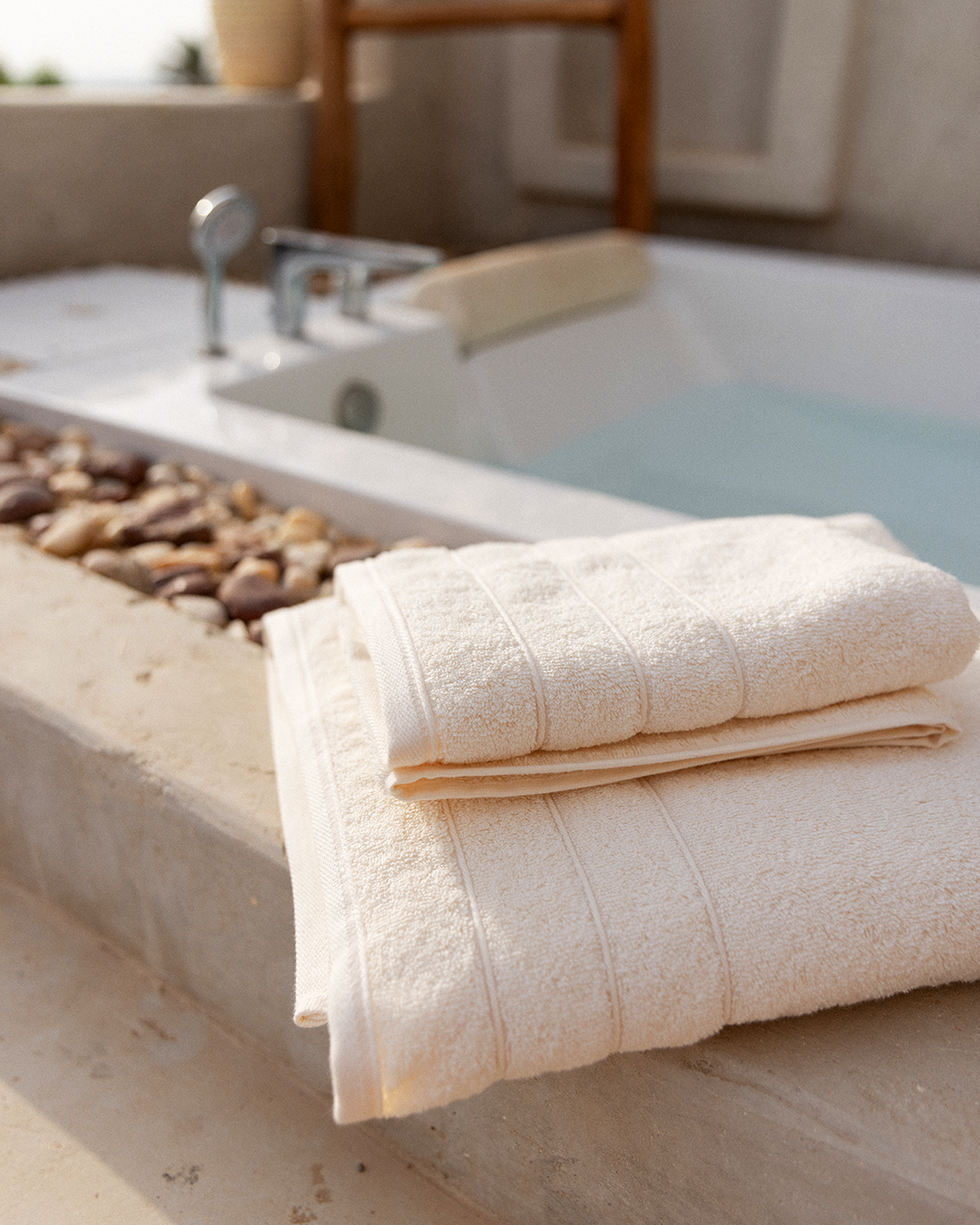 Essential Trim Towel 600 GSM (Outlet)